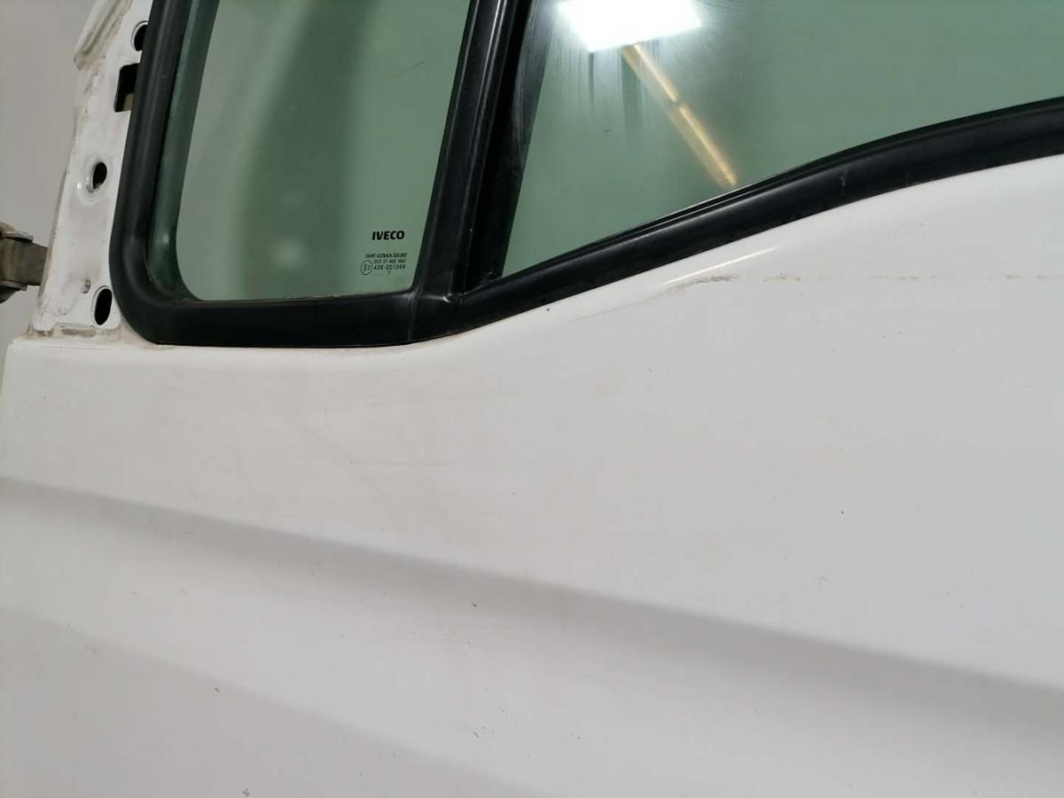 Iveco Daily 4 original T&uuml;r vorn links Wei&szlig; Bj.2007